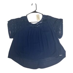 Forever 21 Top w/lace sleeves &  neckline
